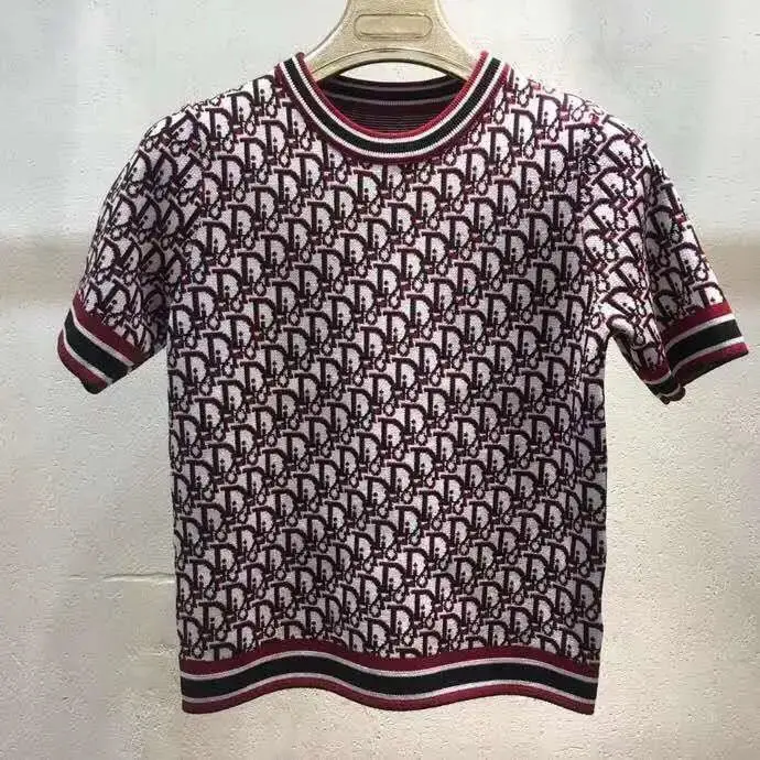 

Ice silk round neck T-shirt with jacquard all over the body