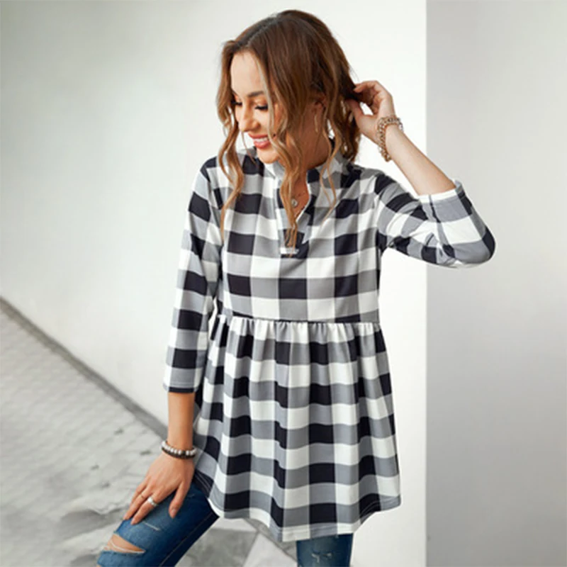 

The new autumn pleated V-neck casual blouse women.