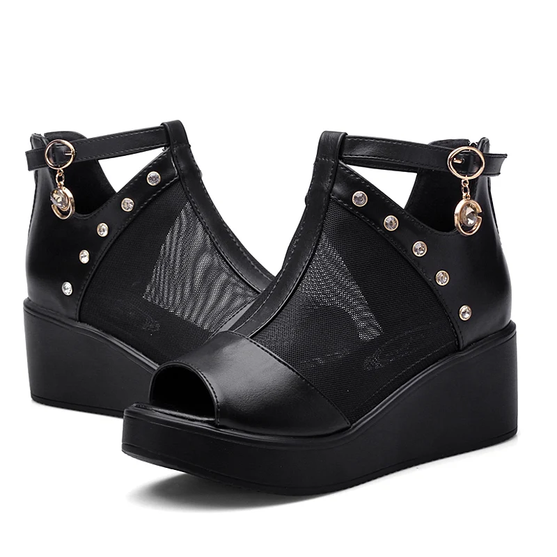 Женские ботинки из экокожи черные на высокой платформе с сетчатым верхом лето 2024