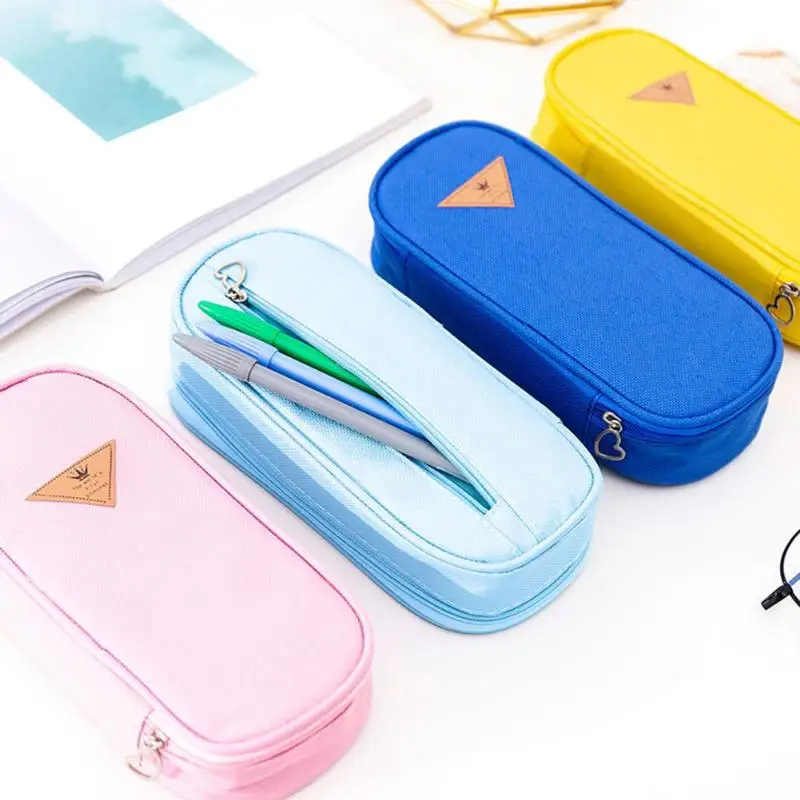 Простой холщовый пенал ярких цветов вместительный на молнии с окошком не мнется