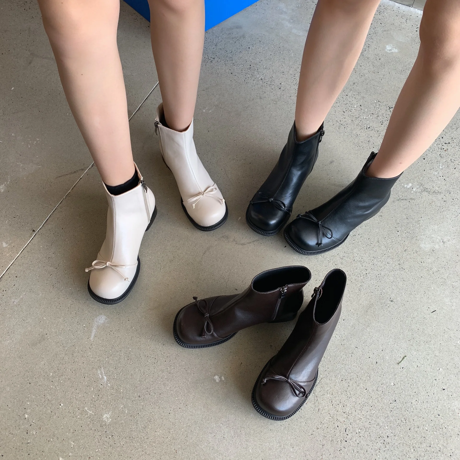 

Женские резиновые ботинки на молнии, женская обувь с круглым носком, черные дамские ботильоны, базовые римские ботинки с бантом на расширяю...