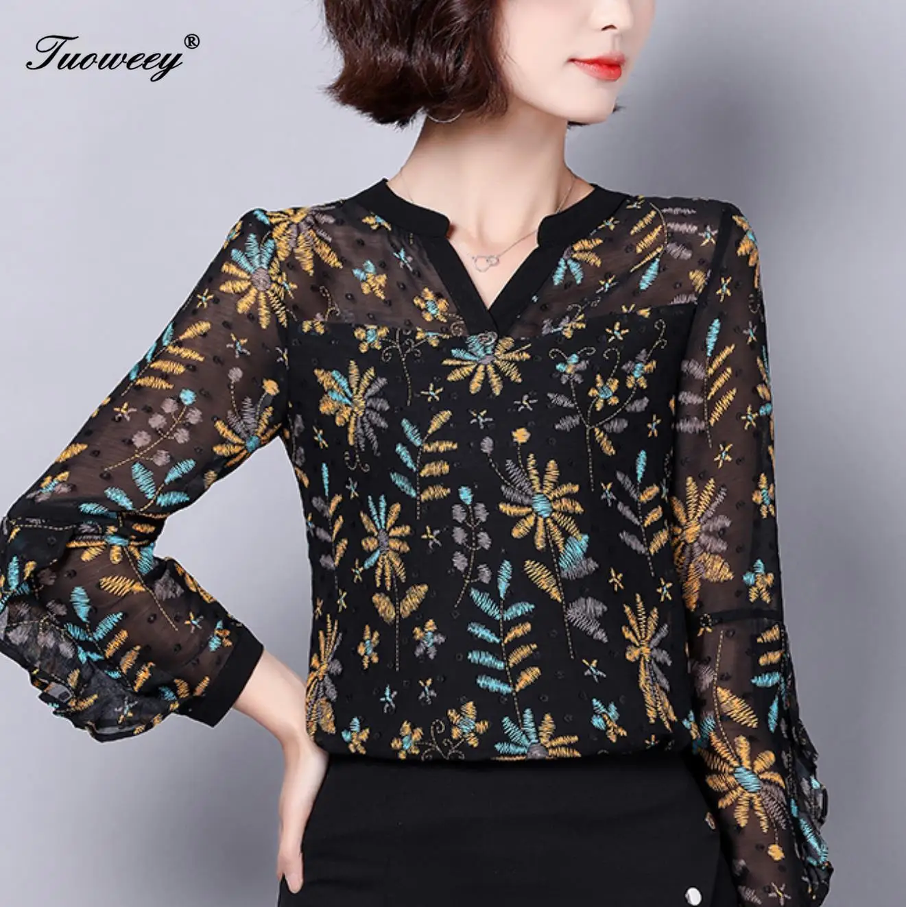 

Fashion Women Blouses Floral Print Ladies Shirts spring Casual long Sleeve Blouse Tops 2020 New V-neck Shirt blusas Plus Size