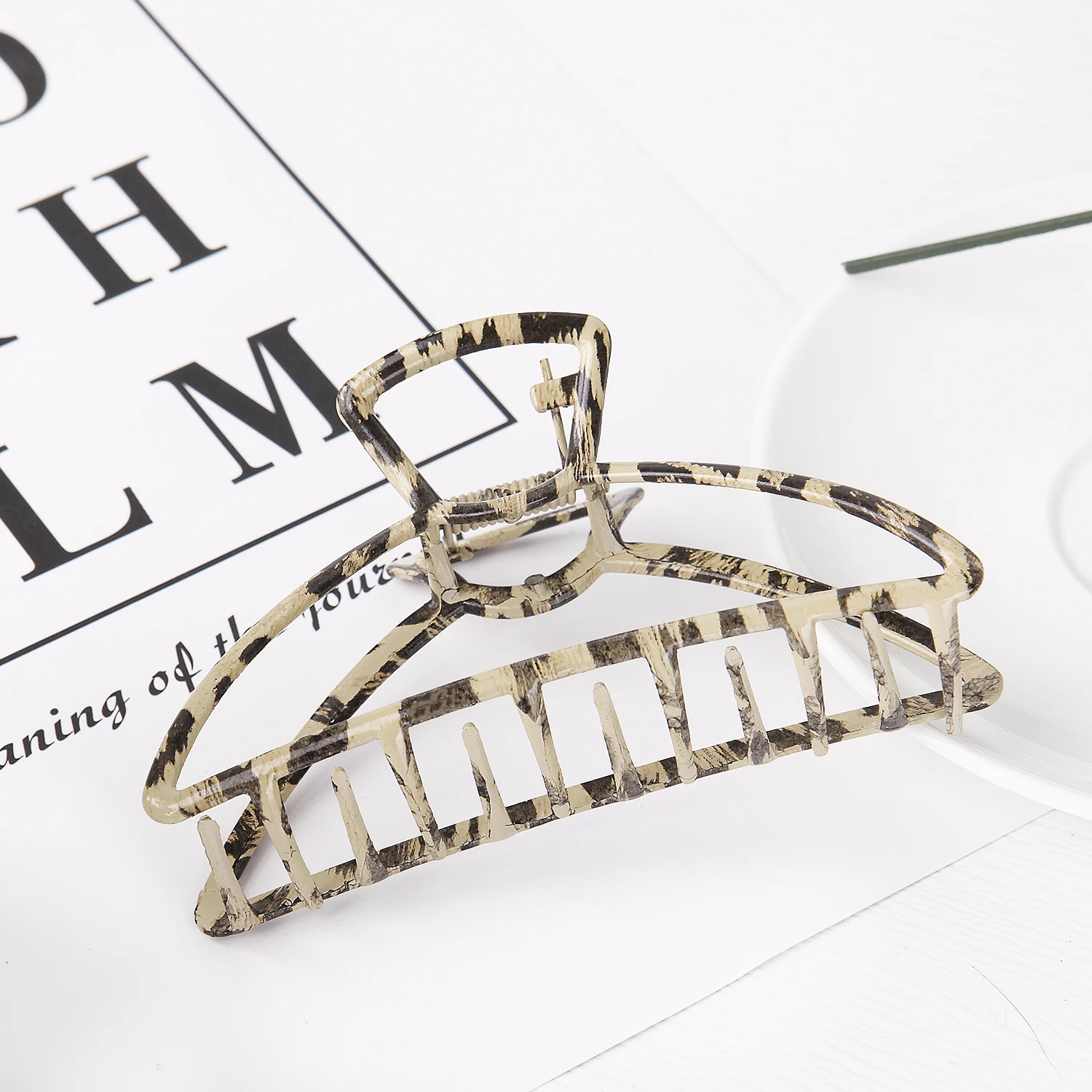 

1pc Women girls Leopard Metal Geometric Hair claw clips Hairpins Scrunchies Headdress Hair Barrettes hair accessories for women