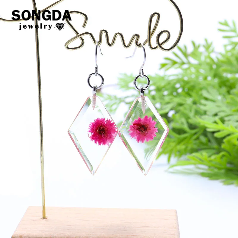 

Fashion Natural Dry Flower Earrings Acrylic Rhombus Transparent Eternal Flower Women Handmade Female Creative Elegant Jewelry