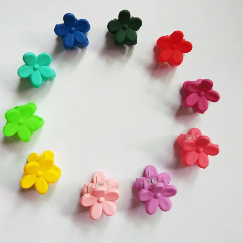 Mix Color of 10PCs 10 шт./компл. для маленьких девочек небольшом волосяным Шарм Star коготь милые разноцветных ярких цветах для волос в форме цветка зажим челюсти детская заколка для волос, индивидуальный заказ - Цвет: Mix Color of 10PCs