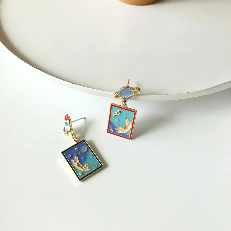 

Alloy material oil painting dripping earrings silver material personality aerospace cat ear clip for girlfriend birthday jewelry