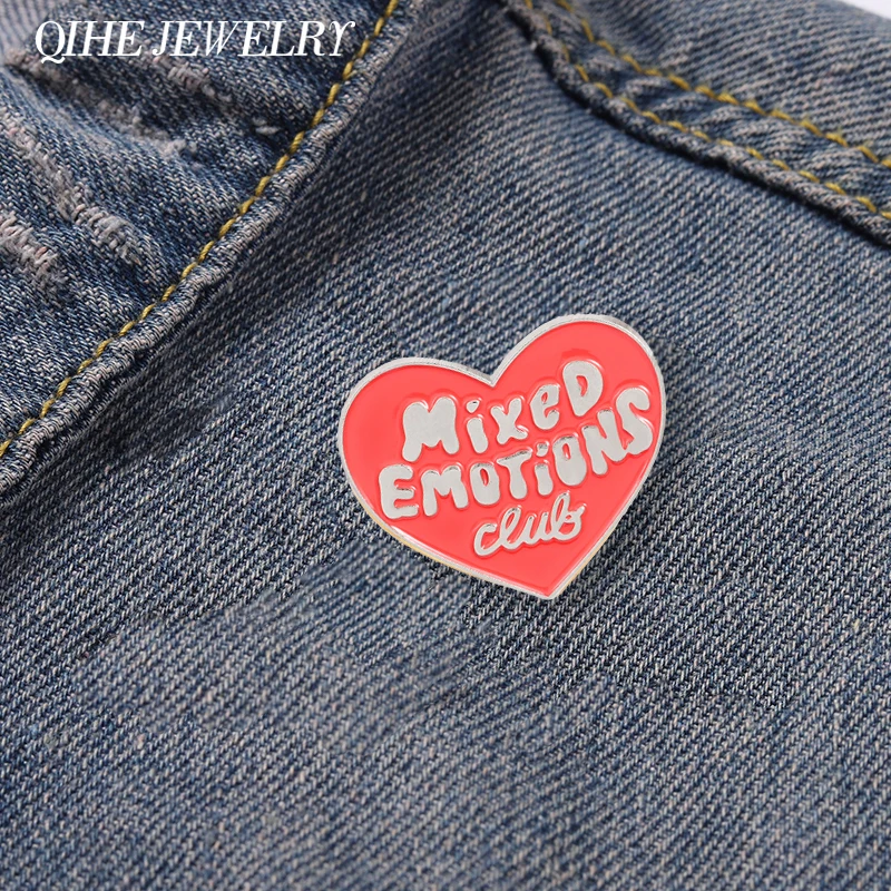 

Love Red Heart Enamel Lapel Pins Emotions Club Brooches Lapel Clothing Badge Backpack Jewelry Fashion Couple Gifts Wholesale