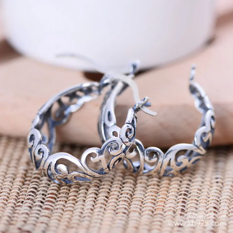 

Small and cute stud earrings with retro hollow pattern earrings