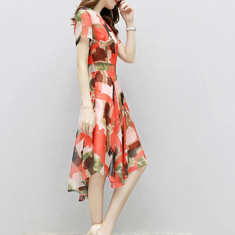 Повседневное платье миди с круглым вырезом и принтом линии летнее коктейльное