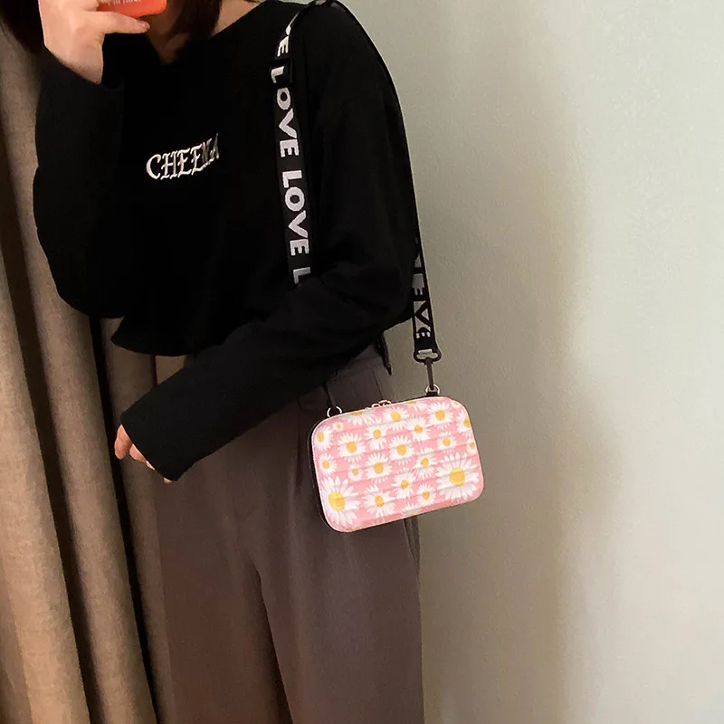 2020 summer fresh and fashionable forest daisy little fairy bag casual simple all-match messenger designer bags | Багаж и сумки