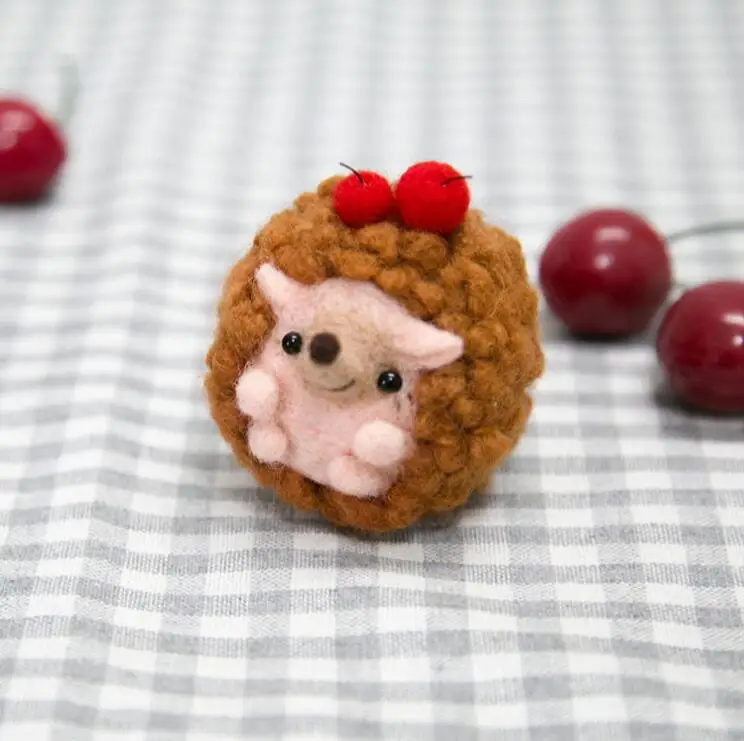 Hedgehog. wool needlepoint kit felt needle felting keychain craft needlecraft DIY handmade | Дом и сад