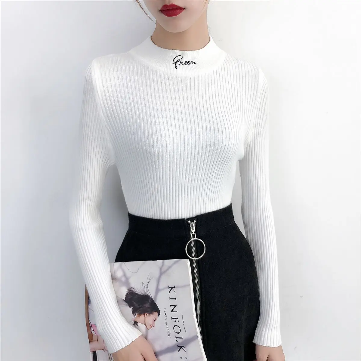 Новинка 2019 года Облегающая водолазка с вышивкой и надписью! Большая часть