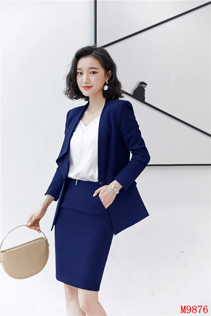 Женский деловой костюм с блейзером темно синий юбкой и жакетом офисная
