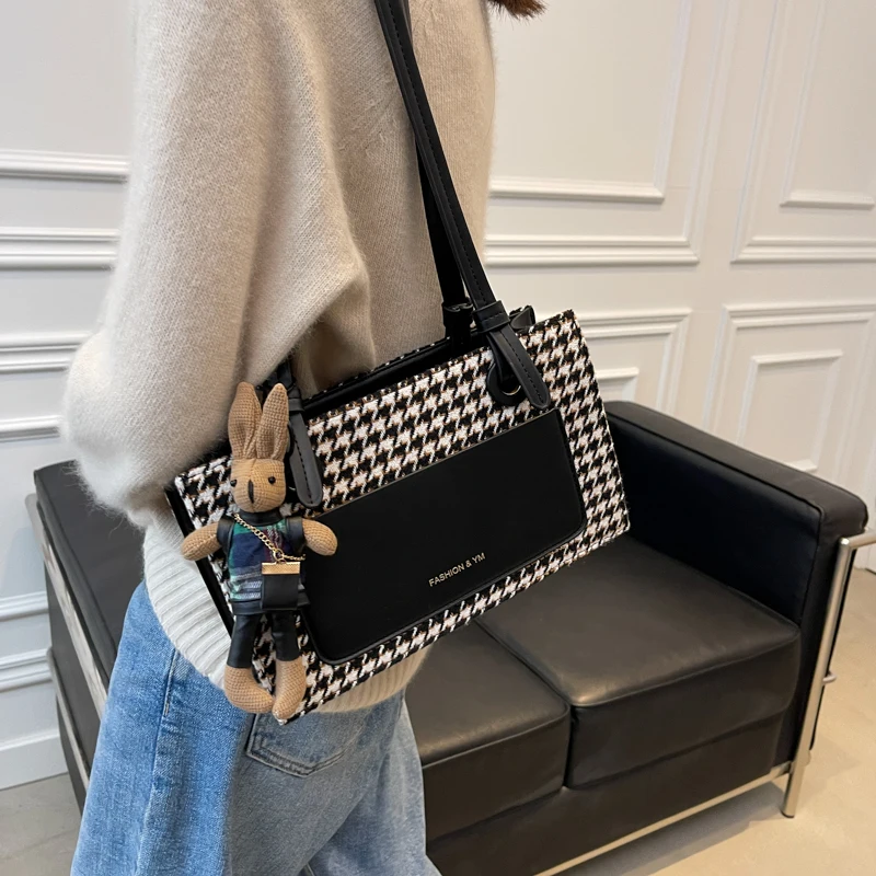 

Сумки на плечо для женщин модная сумка из искусственной кожи с вышивкой клетчатая сумка-тоут Классический Повседневный осенне-зимний новый...