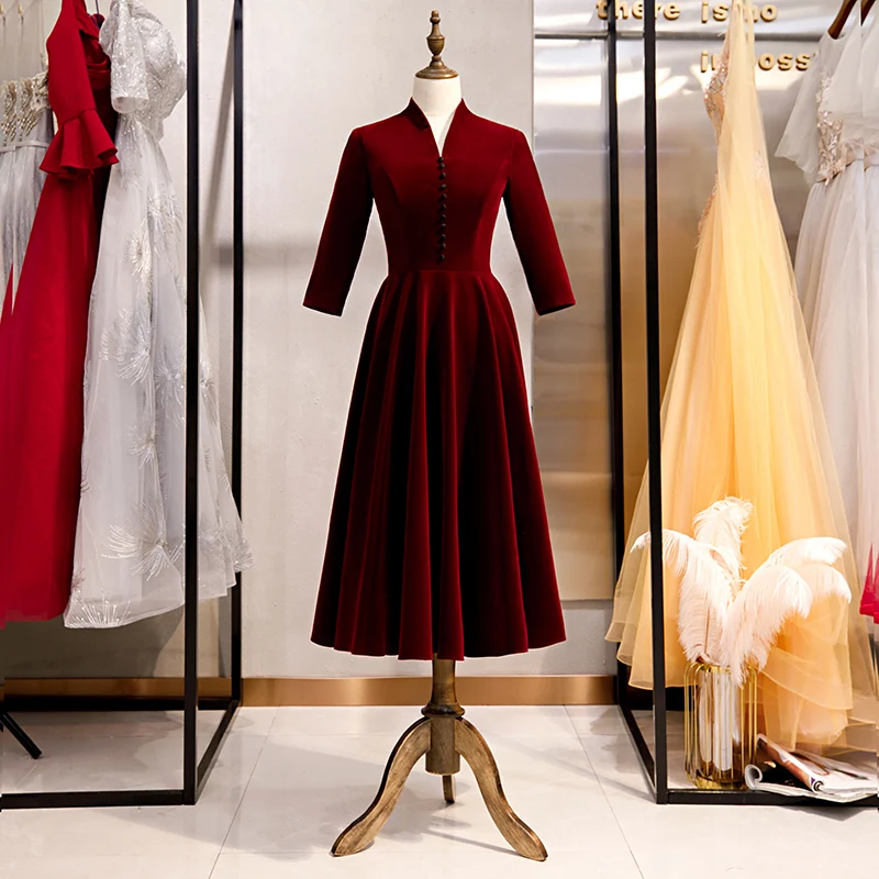 

Elegant Burgundy Velvet Mother of the Bride Dresses Three Quarter Sleeves Warn and Soft Fabric Zipper Back Party Gowns