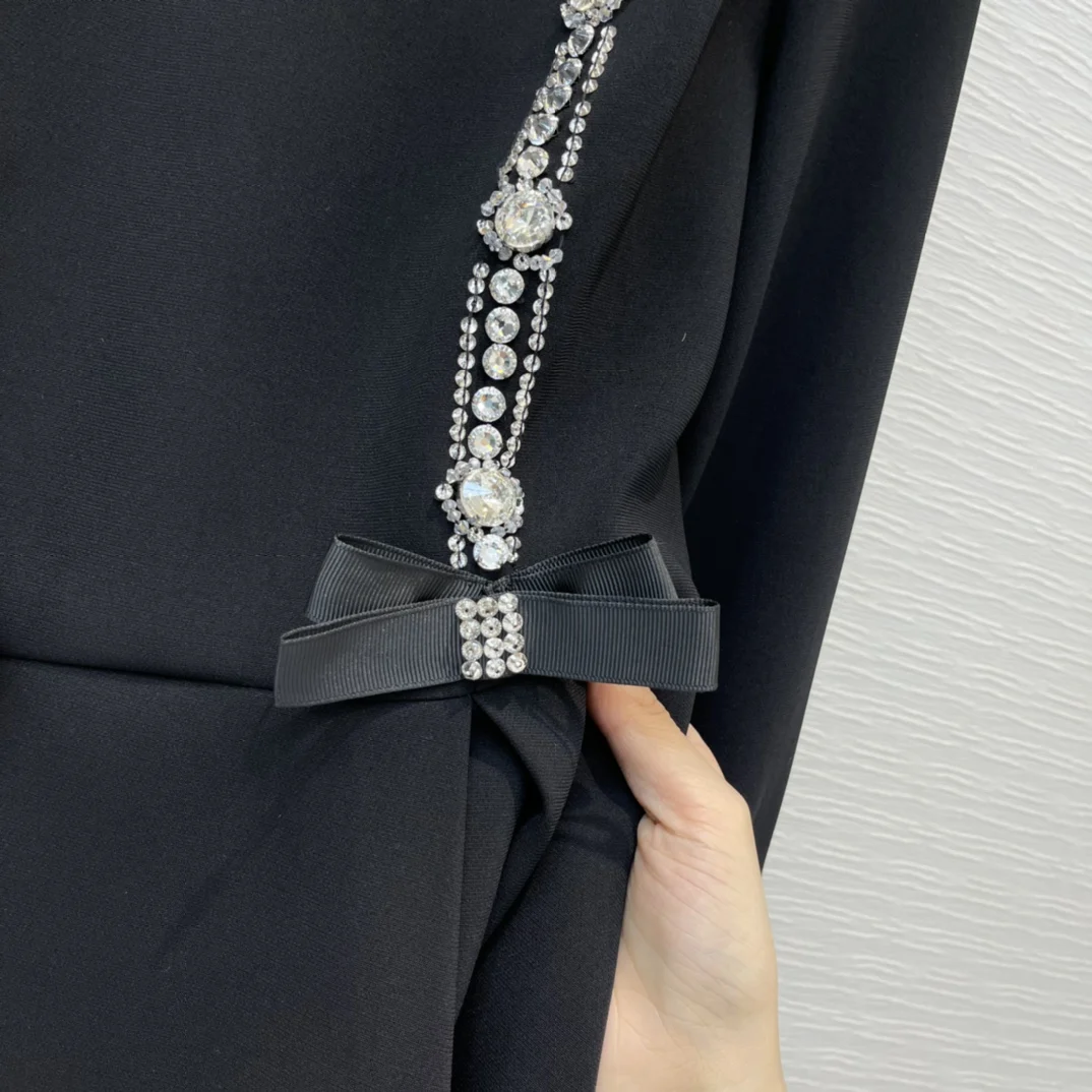 

Fashion 2021 Autumn Women Luxury Diamonds Bow Velvet Long Sleeve Dresses For Ladies Gdnz 1.05