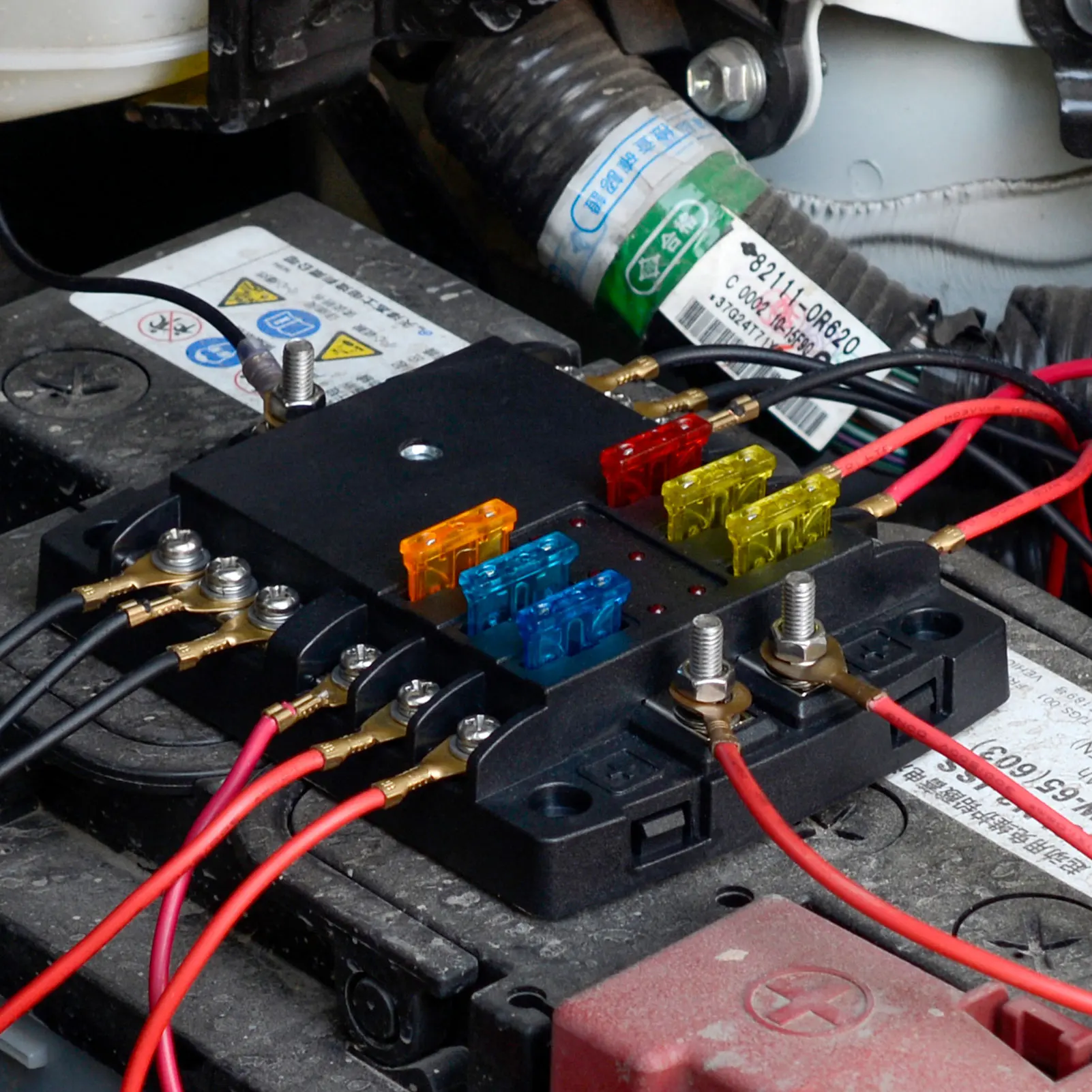 

Car Modified 6-Way/12-Way Fuse Box With LED Indicator Light Screw Wiring Terminal Positive Fuse Block Holder