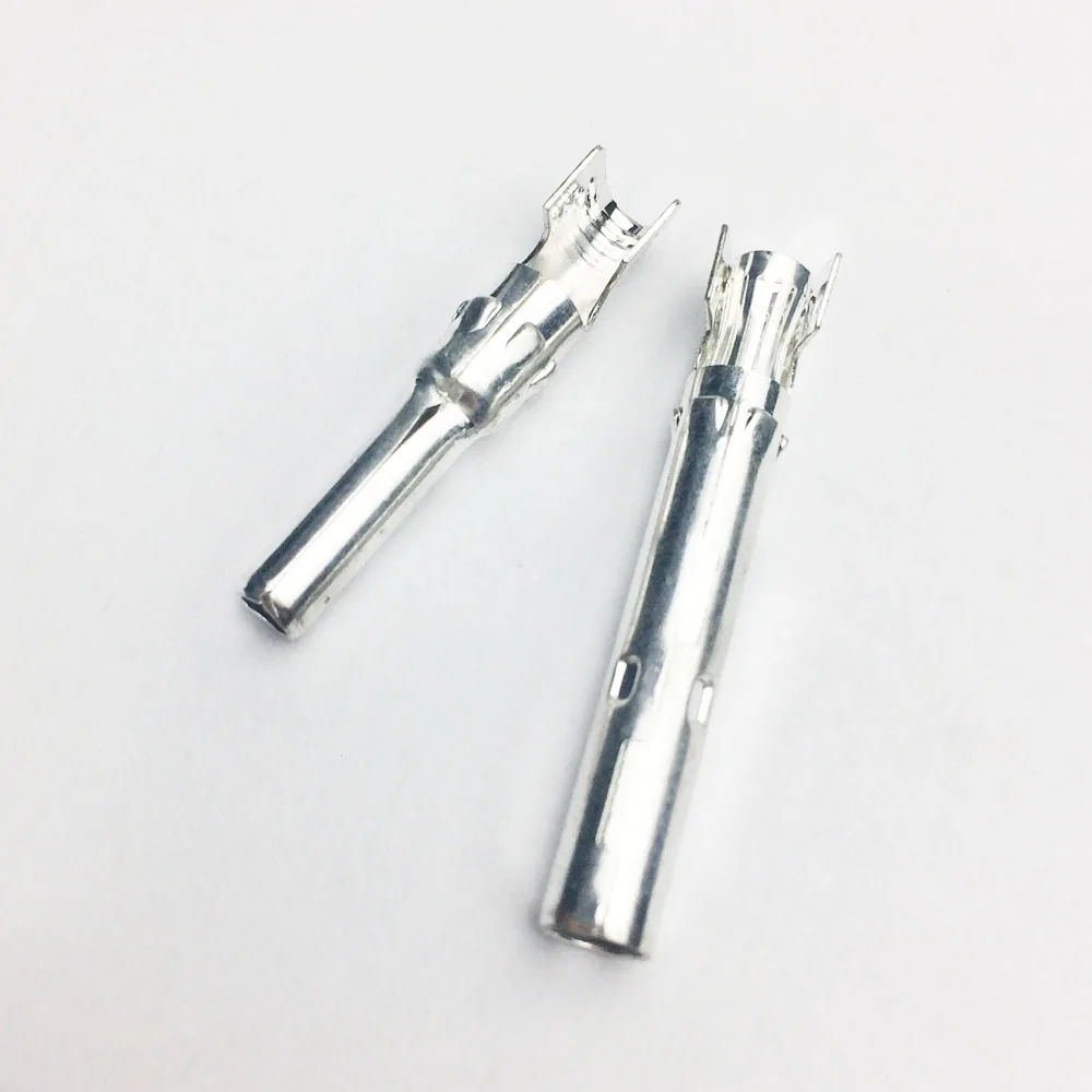 1 штыревой штырь и гнездовой солнечный PV разъем внутри металлического ядра