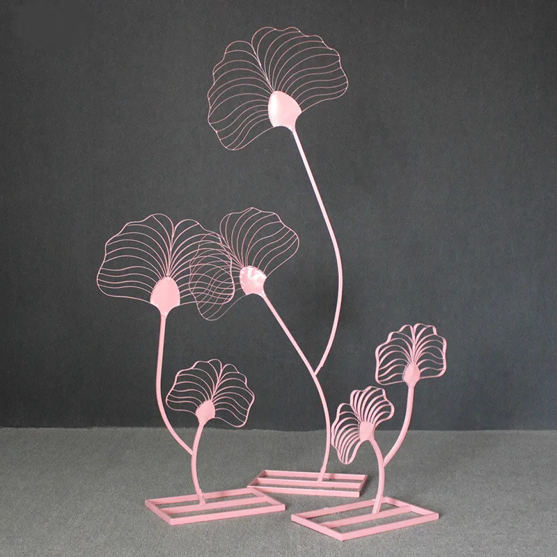 

New Suit three hollow ginkgo leaf ornament road guide table decoration wedding props decoration