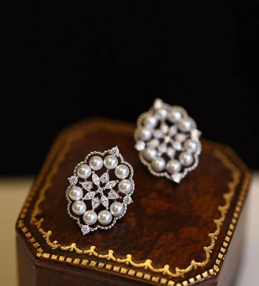 

Pearl women retro designer rhinestone earrings pop lace round PLANT royal court gorgeous ladies exquisite stud earrings