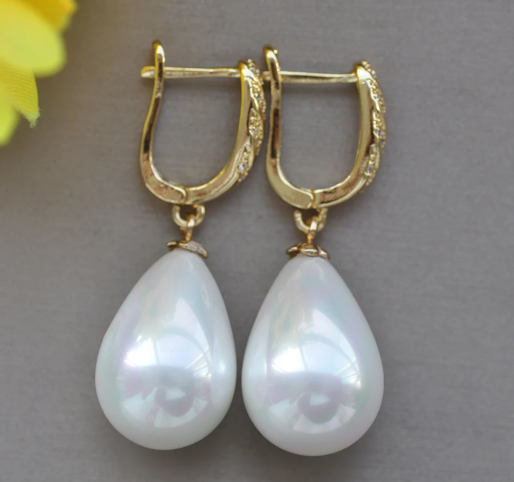 

Z10745 20mm White Drop Shell Pearl Dangle Earring CZ