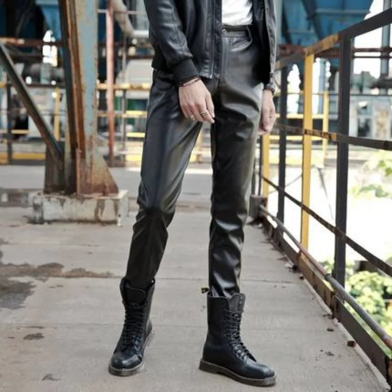 Сезон весна лето Новинка мужские узкие брюки из искусственной кожи в Корейском
