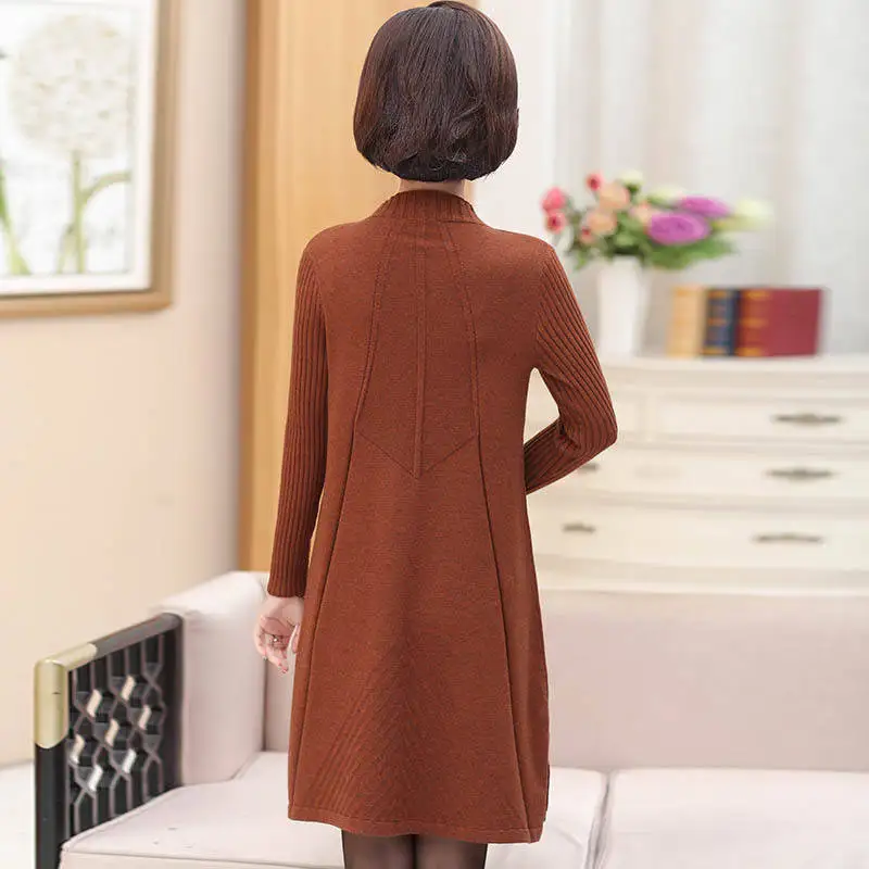 Женское длинное трикотажное платье-свитер среднего возраста сезон осень-зима -