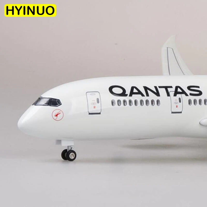 1/130 Scale 47cm Airplane B787 Dreamliner Aircraft QANTAS Airways Airlines Model W Light and Wheels Diecast Plastic Plane toy | Игрушки и