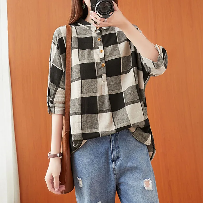 

Oversized Women Cotton Linen Blouses Shirts New 2020 Korean Style Vintage Plaid Peter Pan Collar Loose Female Casual Tops S2560