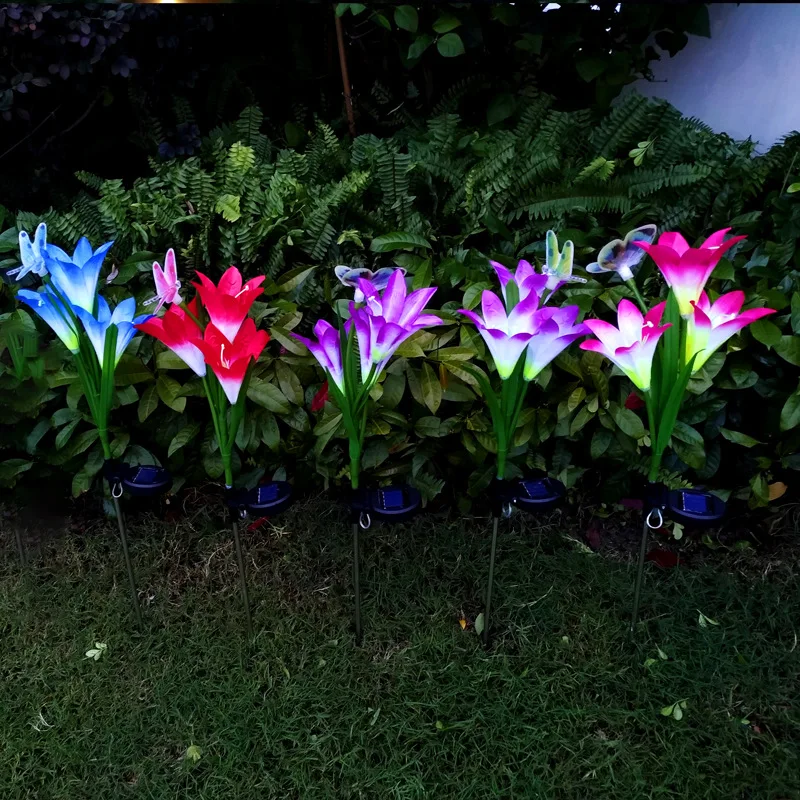 Светодиодный лампа на солнечной батарее с тремя головками в виде