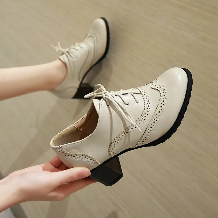 Женские винтажные туфли лодочки на шнуровке высоком квадратном каблуке с острым