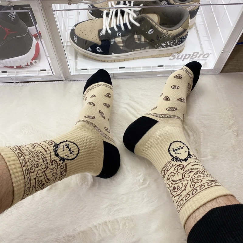 

Wholesale VIP Travis Scott Cactus Jack Socks Men Skateboard Hip Hop Harajuku Streetwear Crew Socks Cotton