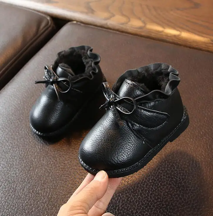 Зимние ботинки для малышей однотонные теплые короткие с бантом маленьких