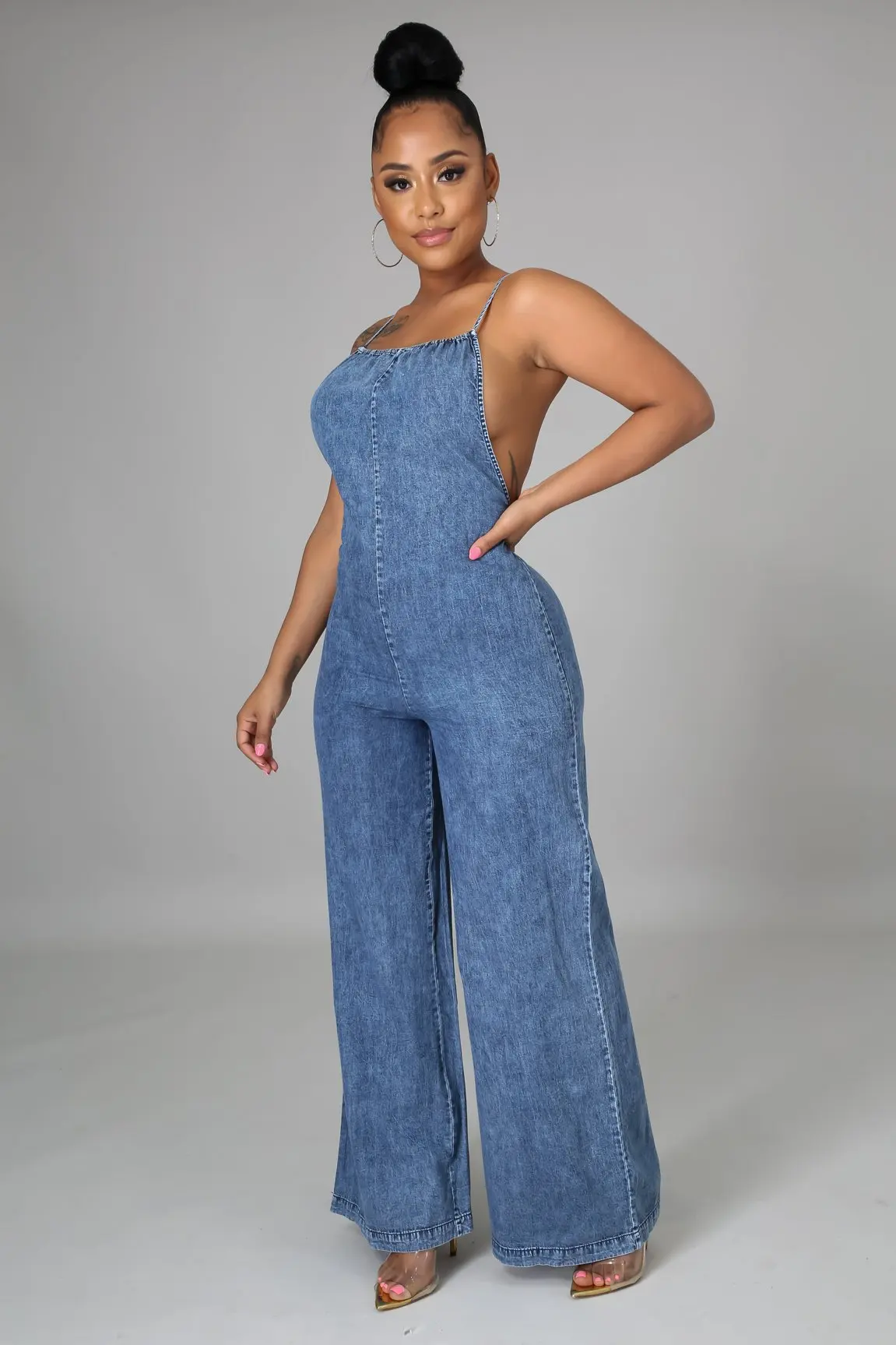 Комбинезон женский облегающий без рукавов с круглым вырезом