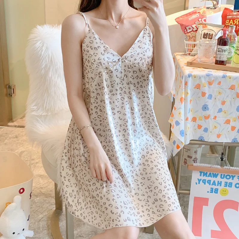 

Summer Fresh Sexy Ice Silk Pajamas For Women Simple V Neck Sleeveless Backless Spaghetti Strap Nightdress Leisure Loose Homewear