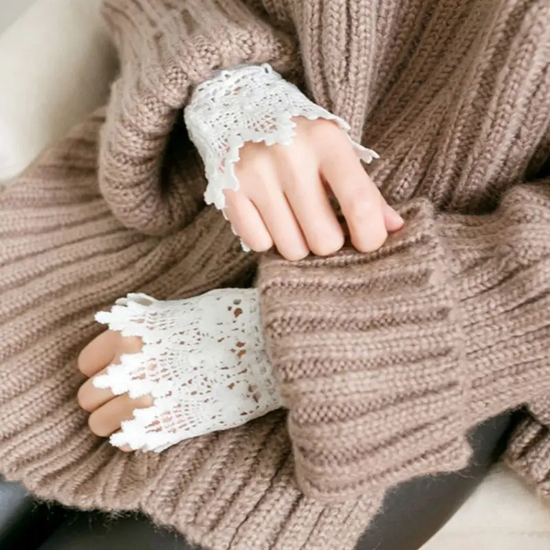 

2021 Literary Fresh Women Floral Lace Horn Cuff Imitation Pearl Button Fake Sleeve