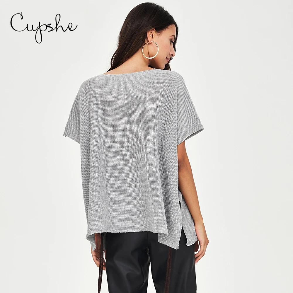 Женский трикотажный пуловер с круглым вырезом коротким рукавом и бахромой |