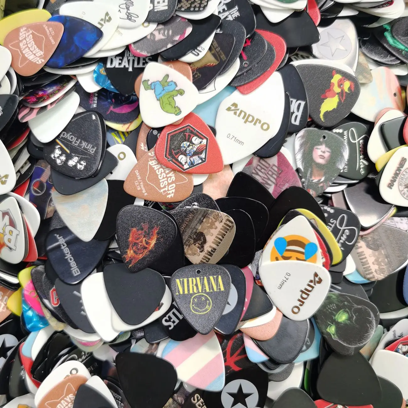 100pcs gitarre picks alice akustische elektrische bass plektrum vermittler gitarre zubehör 0 710 810 960 12015mm dicke free global shipping