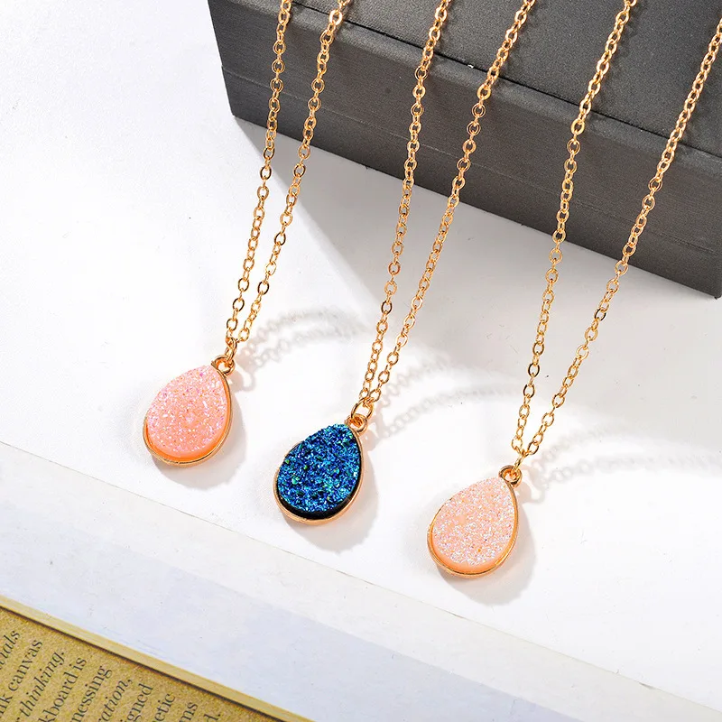 

Hot Selling Fashion Jewelry Simple Generous Crystal Water Drop Pendant Necklace Elegant Everyday Versatile Necklace for Women