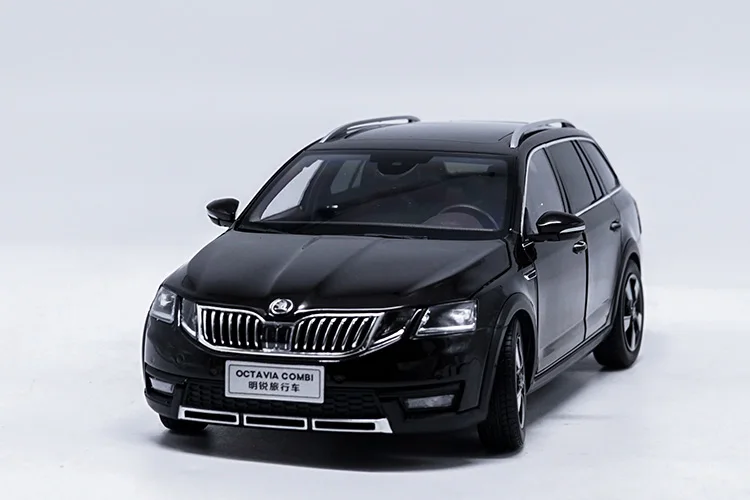 Оригинальная Заводская аутентичная 1/18 Skoda Octavia Combi Wagon черная литая под давлением