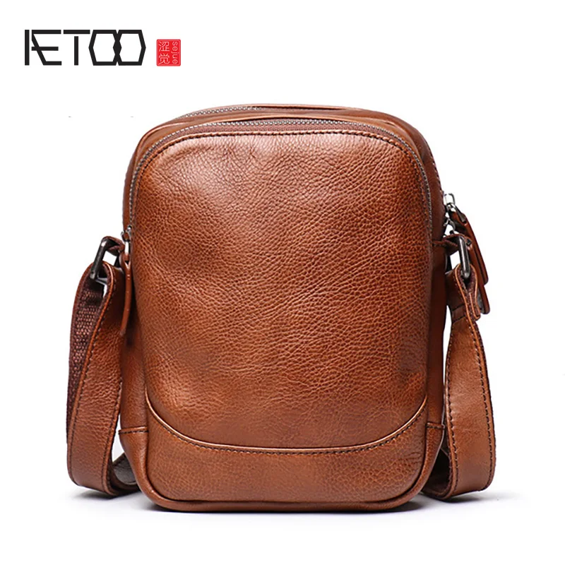 

AETOO Men's leather small shoulder bag, plant tanning leather stiletto bag, large-capacity men's bag.