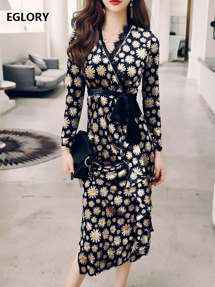 Женское винтажное вечернее платье миди облегающее футляр с длинным рукавом V