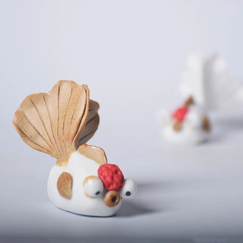 Керамическое декоративное украшение Золотая рыбка для аквариума чайная