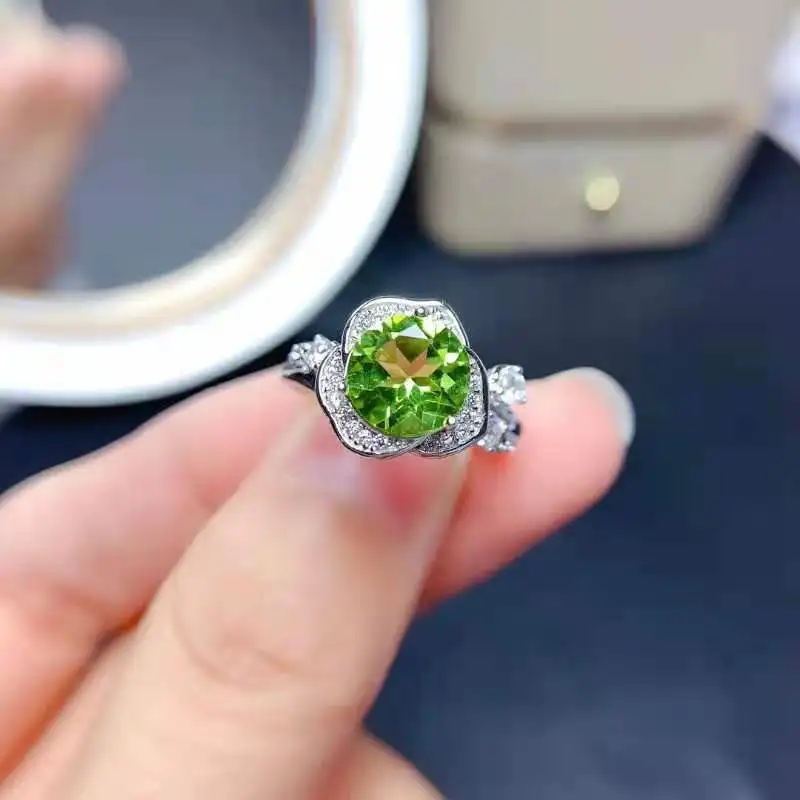 

Luxury Silver Color Rose Flower Rings with Simulation Olivine Green Zircon Ring Wedding Engagement Jewelry For Women Fine Gifts
