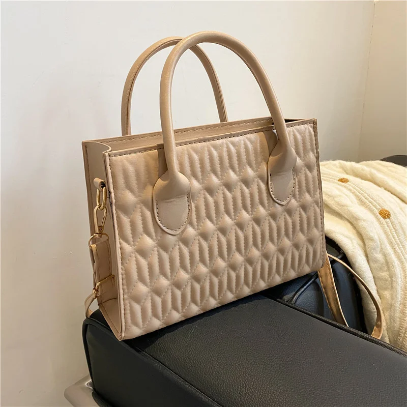 

2021 Autumn New Fashion Handbag Indentation Messenger Bag Embroidered Thread Style Shoulder Bag