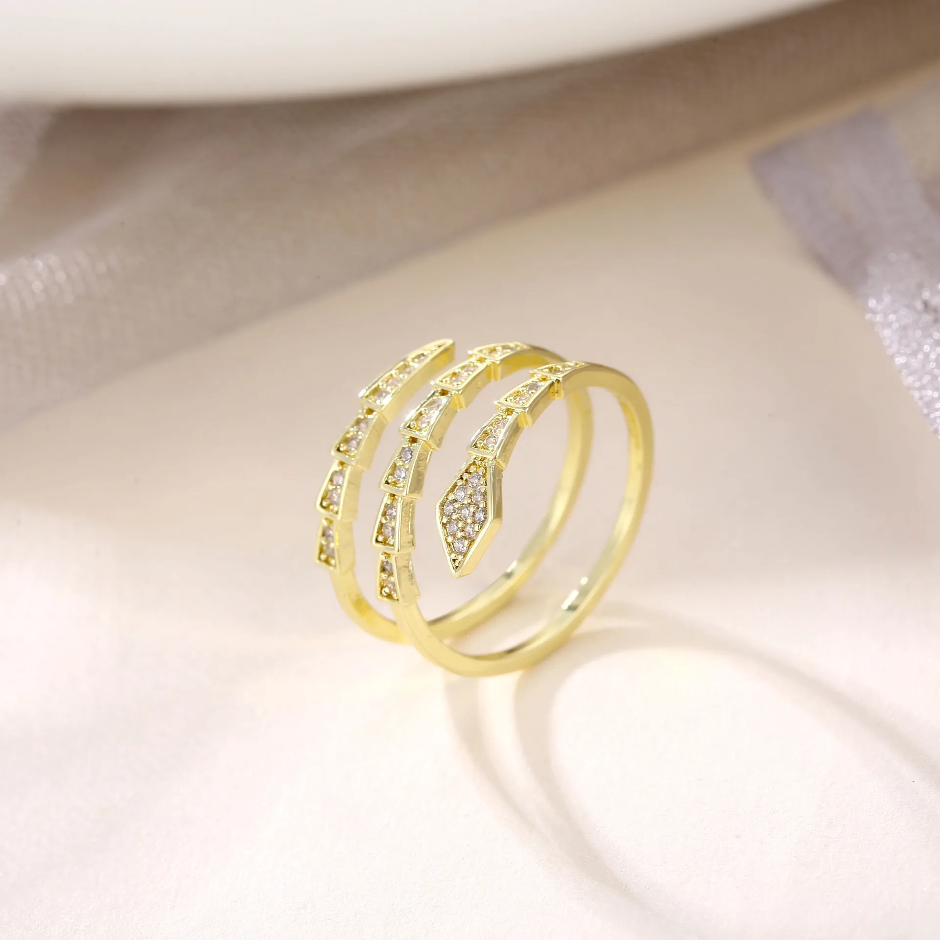 

2021 New Classic Zircon Circle Open Ring For Woman Sexy Finger Accessories Fashion Korean Jewelry Wedding Party Unusual Rings