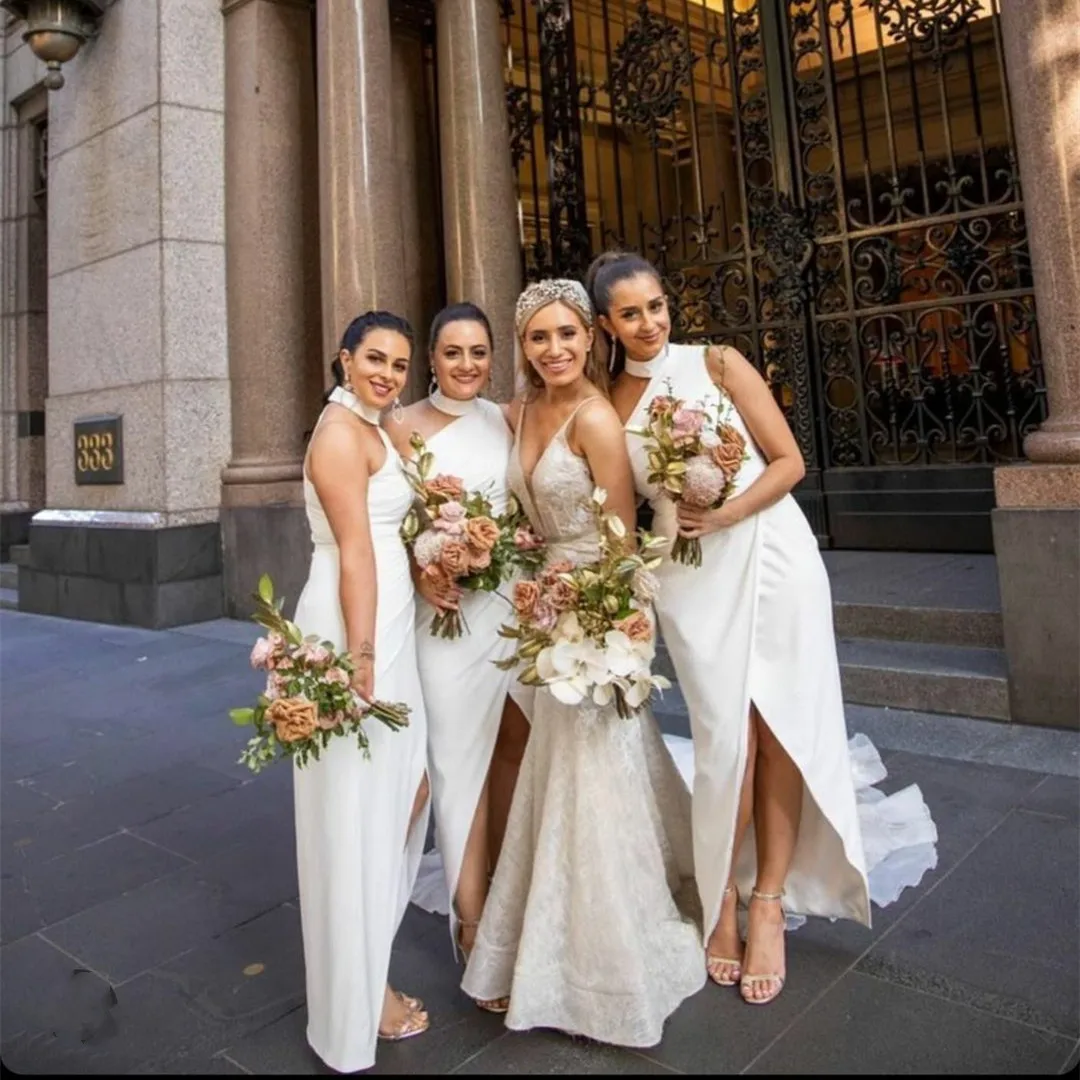 

Трапециевидный короткий шифон, вырез под горло платья подружки невесты с разрезом в пол на молнии сзади плиссированные Формальные Свадебные платья