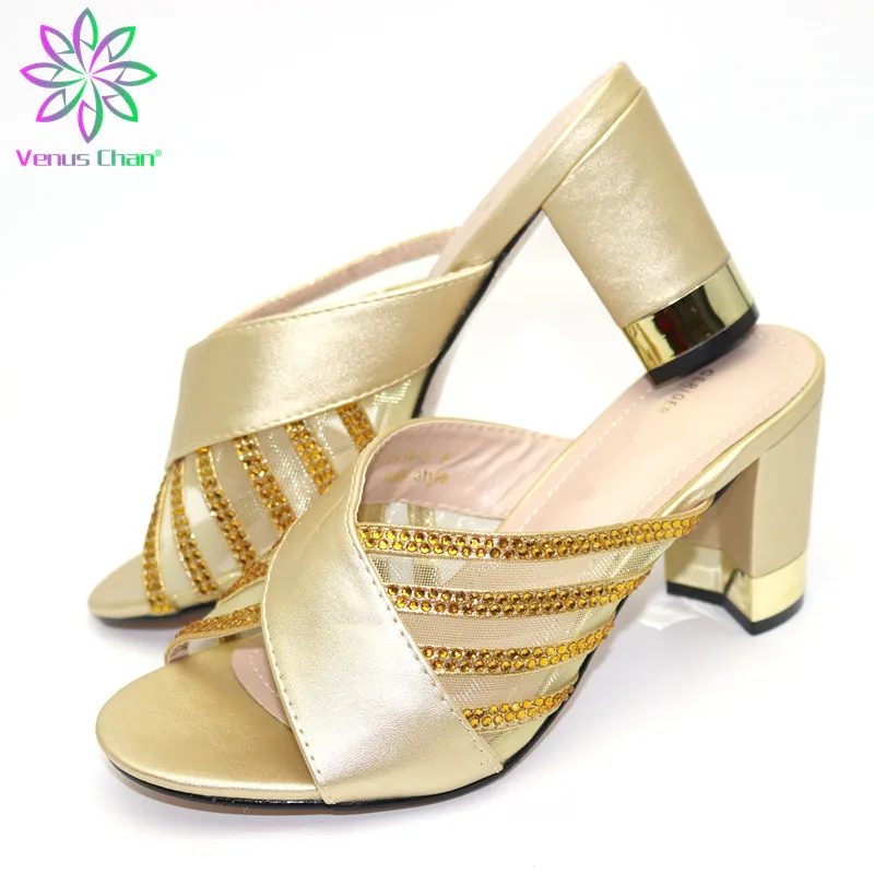 Новая женская итальянская обувь золотистого цвета без сумочки в комплекте