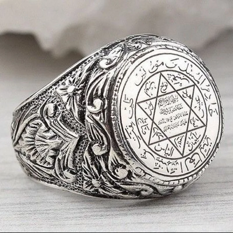 Фото Мужское кольцо с пятиконечной звездой модный трендовый астрономический рисунок