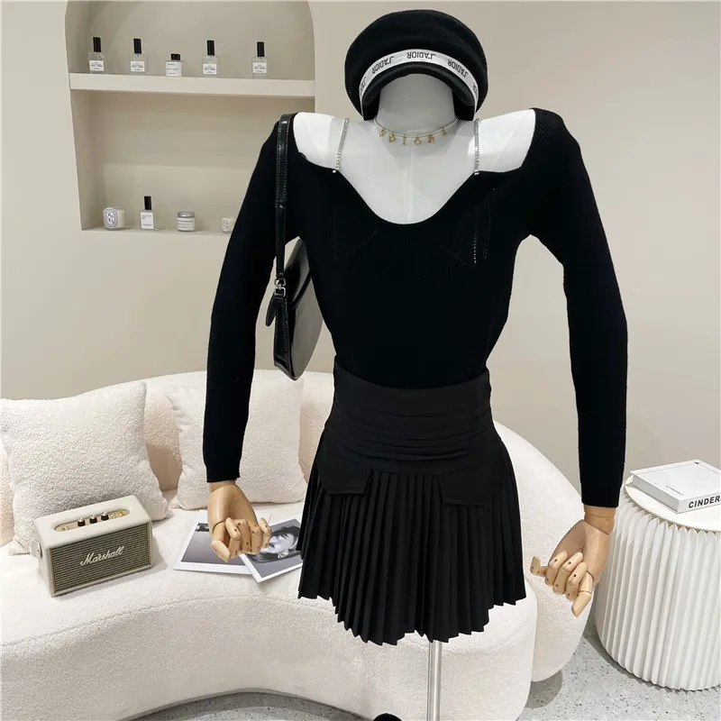 

Women's Spring 2021 Fashion Design long sleeve Exposure of clavicle T-shirt Black knitted Short Top